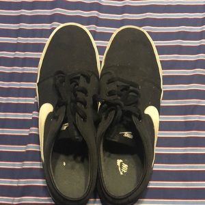 NIKE Black and White Skater Shoes
